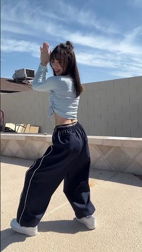 bounce when she walk 👏🏻 #tiktok #dancechallenge #dance