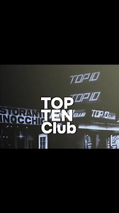 📍 Top Ten Club – Wo Musikgeschichte geschrieben wurde! 🎸🎶 Der Top Ten Club auf der Reeperbahn 136 war in den 1960er Jahren eine der heißesten Adressen für Live-Musik in Hamburg. Hier spielten die Beatles 1961 unglaubliche 92 Shows – lange bevor sie weltberühmt wurden! Neben ihnen rockten auch Gerry & The Pacemakers und The Monks die Bühne. Der Club war ein zentraler Ort für Rock 'n' Roll, Beatmusik und Rhythm & Blues und prägte den legendären Hamburg Sound. Heute zieht das Molotow in die hist