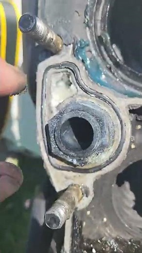 OMC drive removal and inspection... why not to over grease your gimble bearing