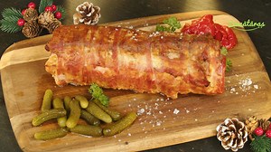 ♨🍖 Ruladă de porc umplută cu cașcaval și bacon - Spectacol de gust și arome pe masa de sărbători! Este o rețetă simplă și delicioasă de ruladă suculentă la interior, crocantă la exterior și aromată care va face senzație printre pofticioși. Este perfectă pentru mesele de sărbători sau cinele festive. 🎊😋 ______________________ #rulada #ruladadeporc #bacon #retetecraciun | Bucataras TV