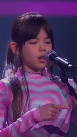 청각장애가 있는 동생을 위해 수화하면서 노래부르는 너무 이쁜 언니ㅠㅠㅠ - - 🎵Jessie J - Flashlight ✔️출처- The Voice Kids (cover by. Fia) - - #tvk #thevoice #thevoicekids #더보이스 #cover #coversongs #노래추천 #팝송추천 #띵곡추천