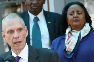 Kenya, US sign agreements deepening bilateral relations as Obama lands in Nairobi