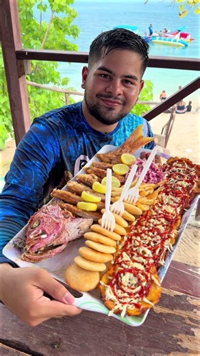 @shaddayisladeplata Pargo Frito Familiar Por $25 en isla de Plata, Local número 9, puedes ir en peñero desde Baritina Guanta por $3 #venezuela #guanta #isladeplata