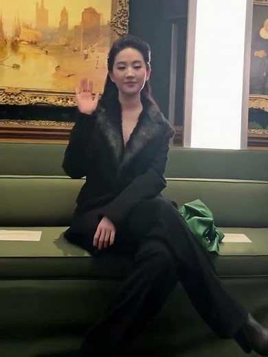 刘亦菲 纽约路易威登早春度假系列时装秀 #刘亦菲 #盛世美颜 #神仙姐姐