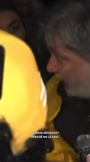 Bruno Gasperini on Instagram: "Il vizio italiano di parlare senza sapere: il paese dei tutologi Parliamo del classico vizio italiano di ergersi a esperti su argomenti di cui non sappiamo nulla. Raccontiamo l’episodio assurdo di una persona che ha minacciato un ragazzo venezuelano per aver raccontato la realtà del regime nel suo paese, nonostante non abbia mai vissuto lì. Analizziamo come questo atteggiamento presuntuoso sia radicato nel nostro DNA e capiti in ogni ambito, dalla politica ai mesti