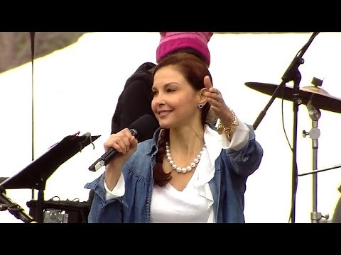 Ashley Judd speaks at Women's March on Washington