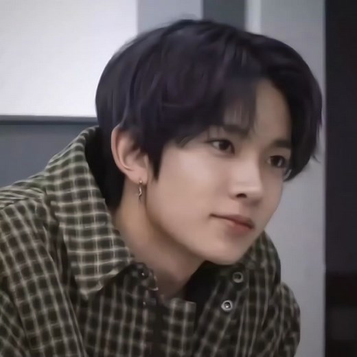 Bambi Eyes: Heeseung's Enchanting Gaze | Enhypen Video