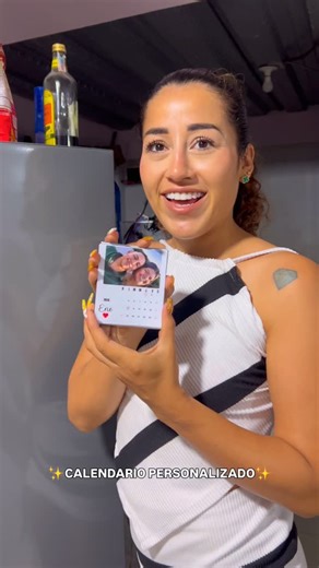 Cuadros Personalizados on Instagram: "Organiza tu mes con estilo ✨ Nuestro calendario personalizado para la nevera combina diseño, funcionalidad y durabilidad. ✔️ Efecto imán ✔️ A prueba de agua ✔️ Excelente calidad Perfecto para hogares, oficinas, emprendedores y amantes de la organización. 📅 Todo lo importante, siempre frente a tus ojos. Envíanos tus 12 Fotos y creamos el tuyo totalmente personalizado, escríbeme al 321 221 2277 Envíos a todo Colombia 🇨🇴 #personalizados #calendario2026 #colo