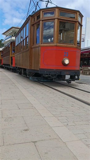 Der „Rote Blitz“ in Port de Sóller 🚋🇪🇸 Mallorcas legendäre Straßenbahn