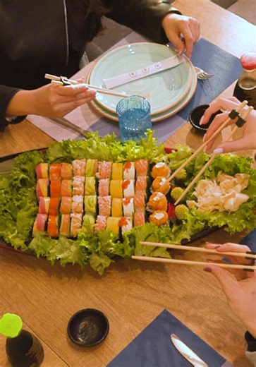 Catch the freshest sushi vibes at Captain!🍣 🍽️ Menu https://shorturl.at/OnJhn 📍Rmeileh (Sea Road) 5mins from Saida & 25mins from Beirut 📞07 99 07 69 - 71 99 07 69 #captainseafood #seafood #restaurant #sushi #lebanon