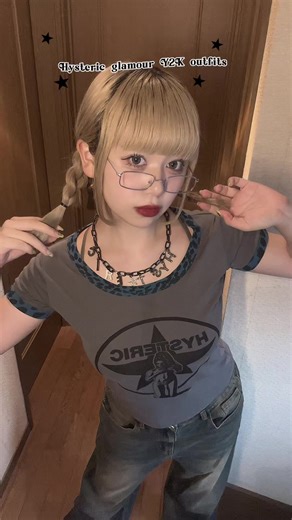 ヒステリックグラマーピチTシャツのおしゃれコーディネート