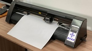 clip-3565458795-paper-plotter-flatbed-cutting-workshop-slow-motion