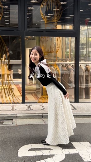 miki：）最速で可愛くなれるモテコーデ💄 on Instagram: ". こう見えてわたし、 ⁡ 筋トレ大好きで 腹筋割ることに尽力しています...🏋🏻‍♀️ ⁡ フォロワーさんはすでに知ってる方も多くて 「トレーニングのモチベなんですか？」って よく聞かれるんだけど、 ⁡ 趣味みたいなものなので 「好き」の気持ちがモチベです❤︎ ⁡ わたしが着てるお洋服たちは、 @miki_ja_bon のプロフィールのURLから🔗 ⁡ ⁡ #laboutiquebonbon #お仕事コーデ #デート服 #158cmコーデ #オフィスカジュアル #ラブティックボンボン #骨格ウェーブ #骨格ウェーブコーデ #ブルベ夏コーデ #オフィスコーデ #ジャケットコーデ #モノトーンコーデ #白黒コーデ #大人可愛いコーデ #オトナ女子コーデ #モテ服 #スカートコーデ #モテコーデ #ホワイトコーデ #ピラティス #筋トレ女子 #綺麗めコーデ #オールホワイトコーデ #白スカート #トレーニング女子 #筋トレ好き #オフィスカジュアルコーデ #トレーニー女子 #大人可愛いファッション #フレアス