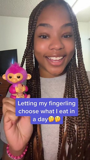 Bannas are her true love💗🍌🙈 #gobananas #fingerlings #newtoy #toytok #toytok #monkeys