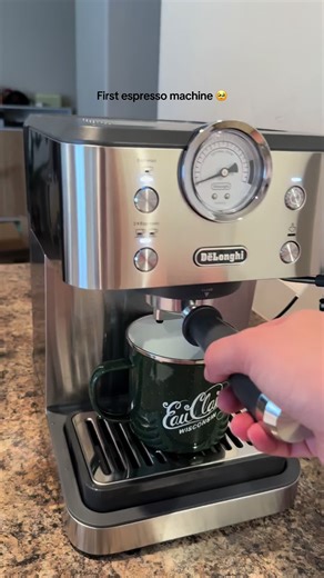 Somebody please tell me is this right?? Its such a little amount 😭 DeLonghi Classic EM450 #delonghi #espresso