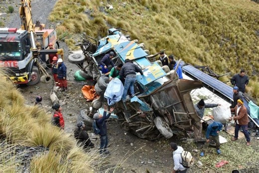 Bolivia bus crash kills six, injures 14 in La Paz ravine fall | News.az