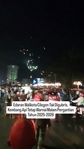 143K views · 2.9K reactions | #SekilasinfoBCO Kembang api mewarnai pergantian malam tahun baru di Landmark Cilegon, Kamis 1 Januari 2026. Meski ada aturan terkait larangan kembang api, namun warga masih tetap menyalakan petasan tersebut untuk memperingati malam tahun baru 2026. | Berita Cilegon Online (BCO) | Facebook