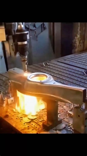 Three-dimensional five-axis control enables cutting without blind spots.#cnc #laser #lasercutting