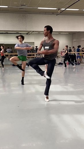Pirouette practice 🤯🌪️ #balletstudio #pirouettes #practice #ballet #balletdancer #maledancer #voorjou #foryou
