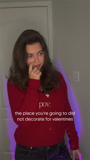 Alina | Health & Wellness Marketing | SMM | Toronto on Instagram: "Missing seasonal decorations = missing the assignment Seasonal decorations aren’t just aesthetic. They’re strategic. They signal market awareness, create immersive brand experiences, and drive foot traffic. In an age where the experience economy dominates, neglecting seasonal moments means leaving money on the table. Pro tip: Decorated spaces are shareable spaces. Encourage customers to tag your business in their photos and rewar