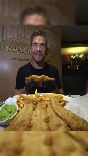 OWNER BETS $250 I CAN'T EAT THIS FISH & CHIPS IN 8 MINUTES #foodasmr #challenge#asmreating #foodtiktokfood #competitive #mukbangeatingshow #JoelHansen #eatingshow
