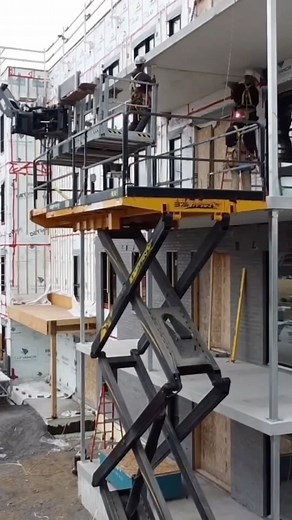 👷🏻‍♂️ // Nous embauchons CHARPENTIER•ÈRE-MENUISIER ÈRE Arvisais Construction recrute des pros de la construction pour des projets qui font jaser! Nous t'offrons bien plus qu'une job : 🔩 Travaille à l'année 🔩 L'opportunité d'être chef d'équipe (avec prime $) 🔩 Faire des projets d'envergure Pour faire partie d'une équipe soudée, envoie ton CV à ocroisetiere@arvisaisconstruction.com #charpentier #menuisier #construction #troisrivieres | Arvisais Construction