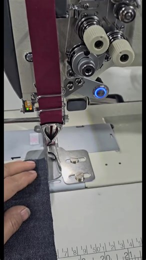 Do you know what kind of machine this is?#automaticopensinglepiecebottomhemmer#automaticopensinglepiecsleevehemmer #Automaticsewingmachine#automatictemplatesewingmachine#automatictemplatelockstitchsewingmachine#automatictemplateoverlocksewingmachine#foryou#sewing#sewingtiktok#automaticsewingmachine#fdkauto#industrialsewingmachine#sewingmachine#automaticoverlockmachine#sewingtutorial#sewingforyoupage#Manufacturerofautomaticclothingequipment#automaticsewingmachinemanufacture#sewingmachinemanufactu