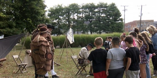 Students step back in time for Constitution Day at McNutt House