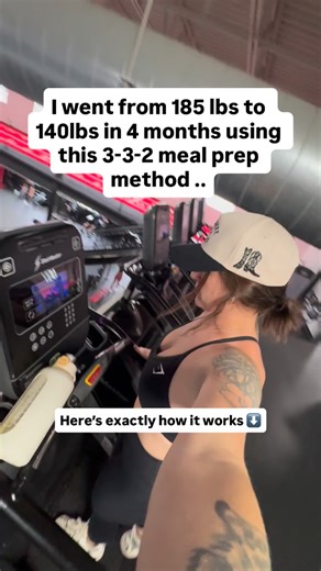 Ashley Hughes | Online Fitness Coach on Instagram: "Here is how my 3–3–2 meal prep method works for moms of littles ⭐️ 🌟Prep three proteins, three carbs, and two veggies in bulk so you can mix and match all week without spending hours cooking during nap time or after bedtime. Comment the word “PREP” and I will send over my postpartum macro guide + recipe book that helped my drop over 40 pounds postpartum! Most moms think meal prep means cooking the same meal six days in a row and forcing yourse