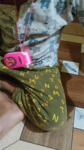 Holding cockroach 🪳🪳🪳