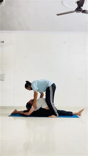 Leg streaching wit advance beck bending. #legbalance #yoga #legday #bending #advance #harder