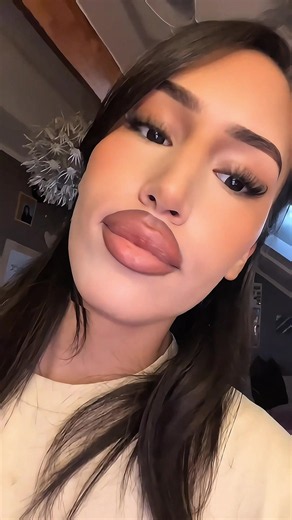 Maybelline lip combo tutorial: matte lip look