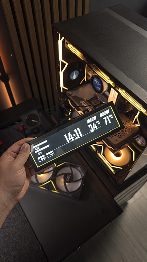 Dirk Dre on Instagram: "🖥️✨ A tiny screen that changes your setup! Level up your gaming & streaming desk with the Lian Li mini monitor – show real-time PC stats, use it as an extra display, or mount it however you want. Compact, stylish, and super versatile – the perfect upgrade for every gamer! 🎮🔥 #GamingSetup #StreamingSetup #PCBuilds #DeskSetup #PCMasterRace #StreamerLife #SetupGoals #TechSetup #GamerDesk #MiniMonitor"