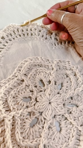 Graciela Fernández ❣️Tutoriales y guias de crochet online❣️ on Instagram: "Crochet-fusión... la magia de unir, integrar y conectar el crochet y las telas..."