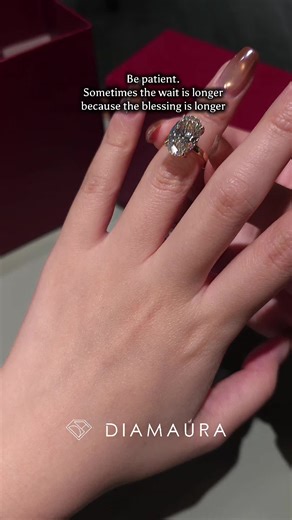 Stunning Oval Engagement Ring with 5ct Diamond