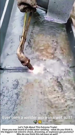 Underwater Welding in Action – Sparks Beneath the Surface 🔧💦