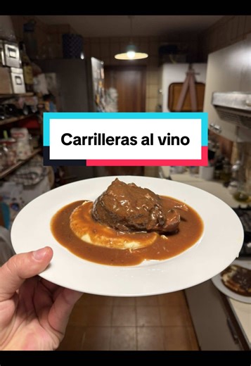 Carrilleras al Vino Tinto con Puré de Patata