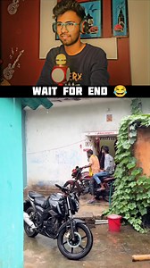 🚀 Mercedes CLR GTR – Racing’s Crown Jewel 🚀 With a jaw-dropping launch price of $1.5 million, the Mercedes CLR GTR stands as one of the rarest and most legendary race cars ever made. 💰🔥 Under the hood roars a 6.0L V12 monster pushing 600 horsepower, built purely for extreme speed and domination on the track. 🏎️💨 This beast rockets 0-100 km/h in just 3.7 seconds and blasts past 320 km/h like it’s nothing. 🥇⚡ Engineered with precision aerodynamics and race-grade stability tech, it carves th