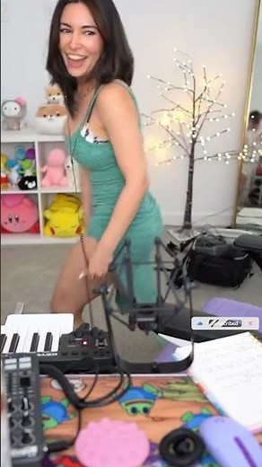 Twitch Streamer Alinity Twerking Live on stream, gets banned!