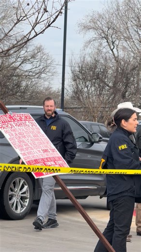 On scene of a shooting at a Chase bank off Lake June Road and 635 in Balch Springs. Call came in around 9 AM this morning… Balch Springs Police says when officers arrived, they found a security guard shot. That guard was transported to a local hospital, his condition unknown at this time. They say the suspect made off with a bag, it’s unknown if money was in it, but we are told by Balch Springs PD that the suspect is still on the run. FBI leading the investigation. ￼ | Alanna Quillen NBC 5
