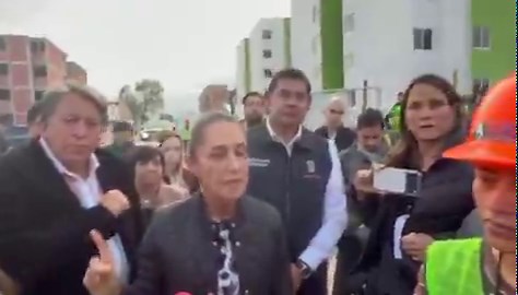 🔴 Sheinbaum regaña a manifestantes que protestaron contra una planta de reciclaje en un mitin en #Puebla.Durante el evento, los ciudadanos mostraron su rechazo contra las instalaciones y la administración del gobernador Alejandro Armenta."Les dije que iba a dialogar y de todas maneras ustedes se manifestaron".