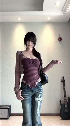 Retro Halter Tops: Nostalgic Flavors in a Modern Outfit