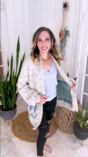Mosaic Crochet Cardigan Free Pattern + Video Tutorial. Make this amazing crochet cardigan.