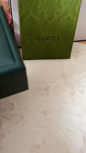 Vintage beautiful watch with box 💕 Sold. Packed. and Delivered. Thank you sis. Thrift store in Japan is the best!! #thriftstore #alizeinjapan #fyp #japan | Alize in Japan