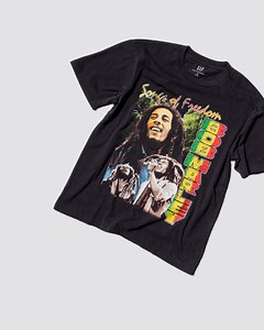 5.1K views | VINTAGE MUSIC TEES 1969年にデニムとレコードからスタートし、音楽がブランドのDNAとして息づくGap。 世界的なレジェンドアーティストとの新作コラボTが登場。 | Gap | Facebook