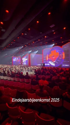 Afgelopen week was het zover, de eindejaarsbijeenkomst van Strukton Rail 😍 Het was een geslaagde middag waar we met z'n alle een terugblik deden op 2025, samen vooruitkeken naar 2026 en natuurlijk heel veel gezelligheid om samen het mooie jaar af te sluiten 🎆 #strukton #struktonrail #watmaakjijmorgen #event #feest Music by: Bensound.com/free-music-for-videos License code: BTM27LOYIHQO1ENY Artist: : Benjamin Tissot | Strukton Rail Benelux