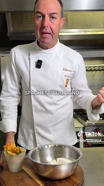 Spaghetti con Fiori di Zucca e Ricotta