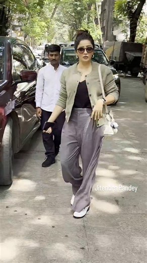 Jitendra Pandey on Instagram: "Neha Pendse 🔥🔥🔥 looking So beautiful ❤️ Spotted at Bandra 🔥 #nehapendse #viralvideos #viralreels #viralvideos #bollywood #viralvideos #nehapendse"