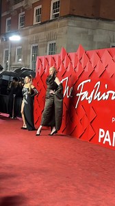 👏Mother👏 is 👏mothering.👏 #GwendolineChristie #FashionAwards | E! News