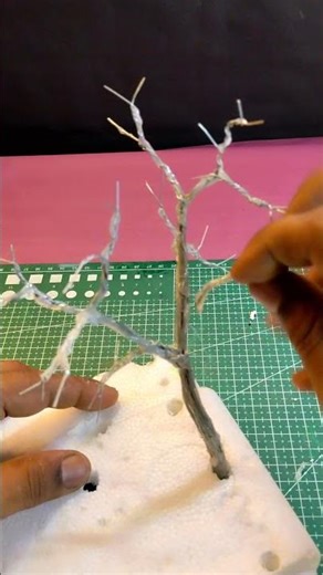 DIY Amazing Realistic Tree using Binding Wire and Hot Glue Gun!